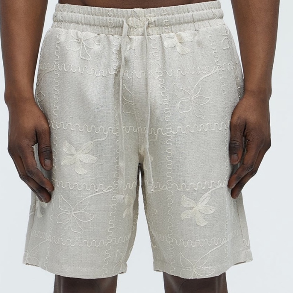 Nwt Embroidered Flowers Relaxed Shorts